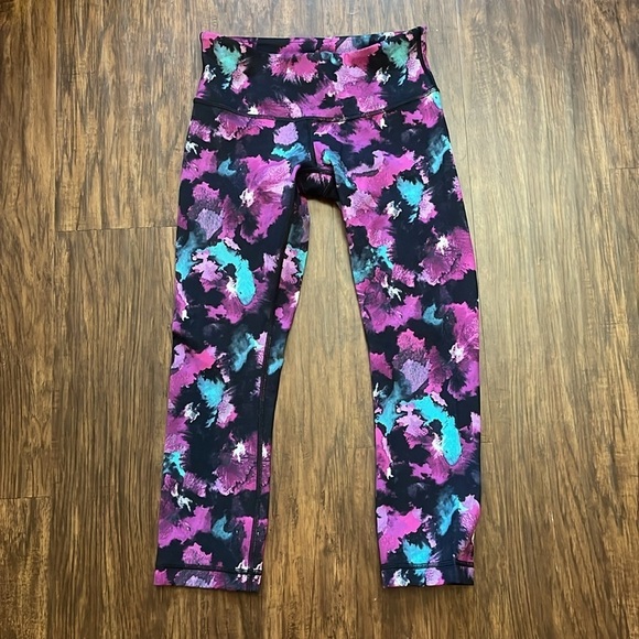 EUC Lululemon Wunder Under Crop III Midnight Bloom Black Deep Fuschia Leggings 4 - Picture 4 of 13